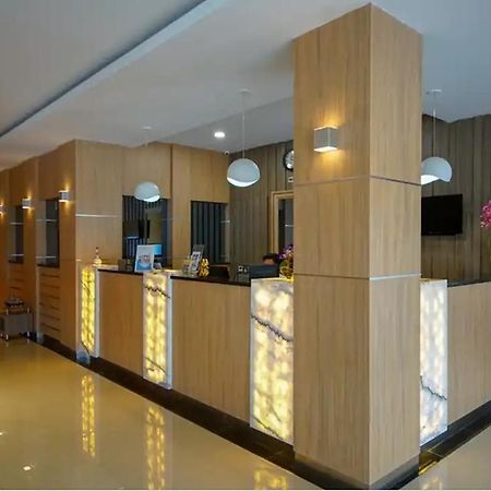 Twospaces Living At Kr Hotel Palembang Bagian luar foto